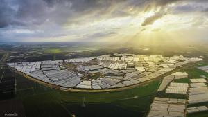 אחיטוב מבט על כל היישוב. שמש נשפכת